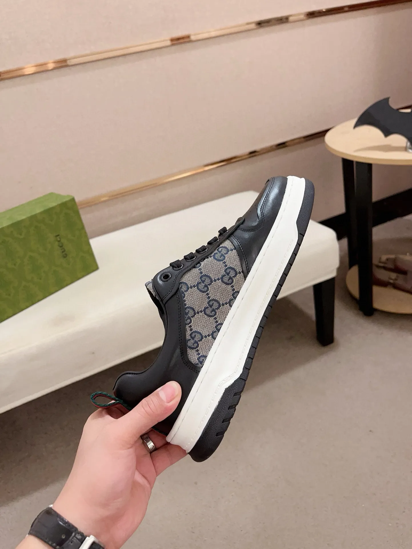 Men's clothing and shoes💰:400💰 (GUCCI) The latest model from the official website 🎁🎁Casual and fashionable men's shoes👟, hot style 💥The version is simple and elegant, exclusive for trendy men. Unique official website latest brand elements 👑Gucci original decoration, fashionable and generous, the fabric is original cowhide ✅sheepskin lining, the official website specifies wear-resistant casual outsole, the classic model is taken in kind at the counter🎬38-44 (45 is not returned or exchanged)